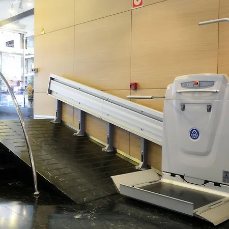 إن إتش كوليكشن مدريد يورو بيلدينغ 4*