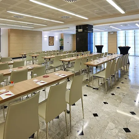 إن إتش كوليكشن مدريد يورو بيلدينغ 4*