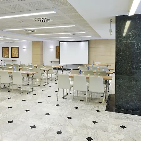 إن إتش كوليكشن مدريد يورو بيلدينغ