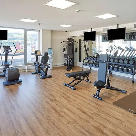 إن إتش كوليكشن مدريد يورو بيلدينغ فندق 4*